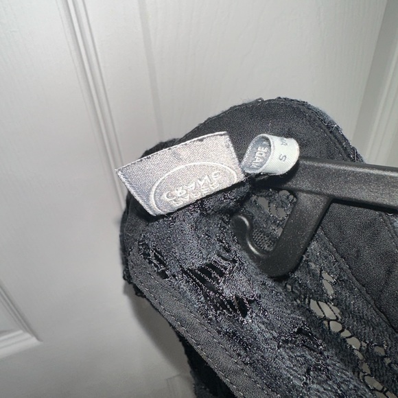 Black blouse with lace - Picture 3 of 3